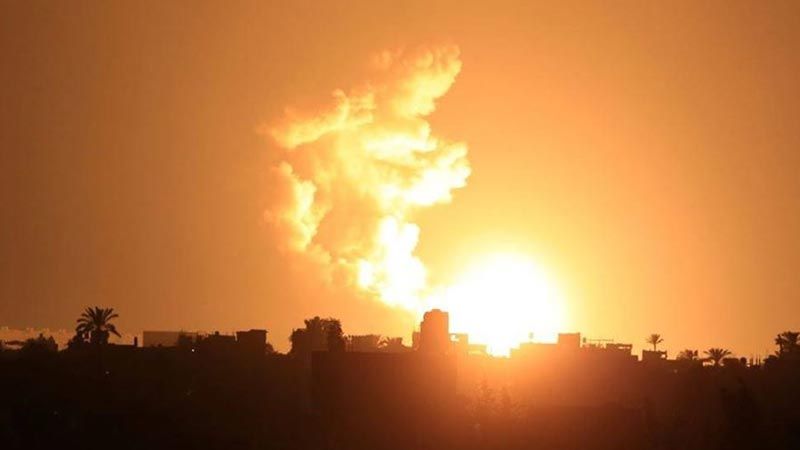 العدو الصهيوني يشن غارات مكثفة على قطاع غزة