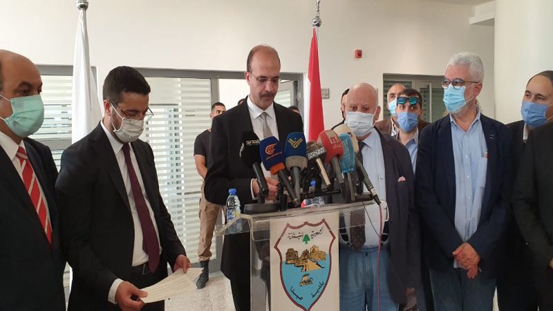 وزير الصحة يُعلن تمديد حال الطوارئ في بيروت شهرًا ويُباشر عزل بعض الأحياء