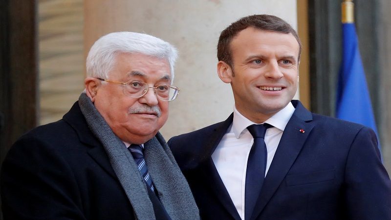 عباس في اتصال مع ماكرون: نرفض استخدام القضية الفلسطينية كذريعة للتطبيع