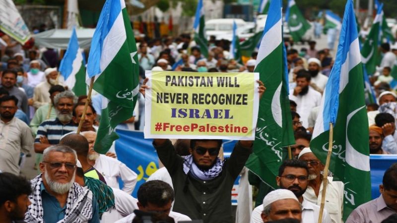  عشرات الآلاف يتظاهرون في باكستان ضد التطبيع الإماراتي الصهيوني