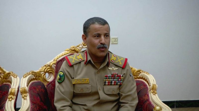 وزير الدفاع اليمني لقوى العدوان: بانتظاركم مفاجآت وهزائم