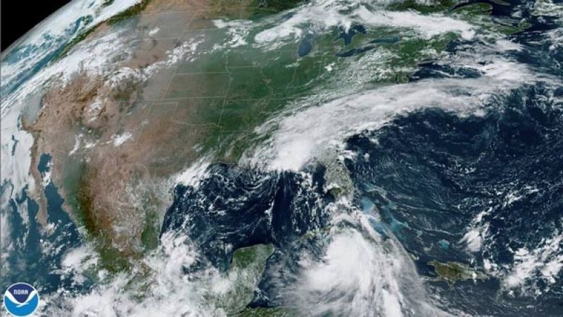 المركز الأمريكي للأعاصير: عاصفة "رينيه" في وسط الأطلسي ستتحول لإعصار