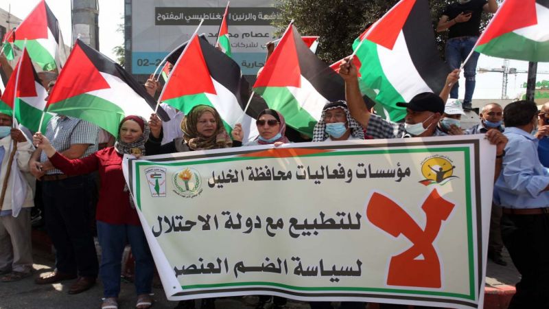 بالصور: وقفة احتجاجية في مدينة الخليل رفضًا للتطبيع