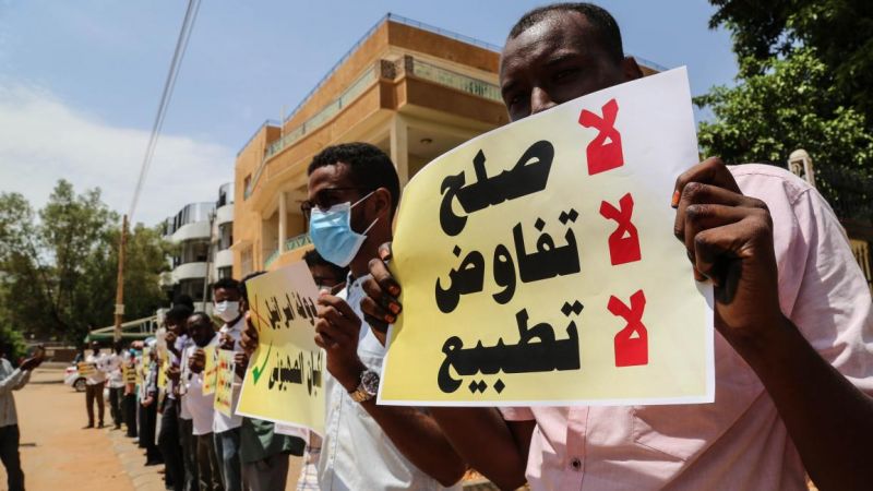 ضغوطات إماراتية سعودية لدفع السودان نحو التطبيع