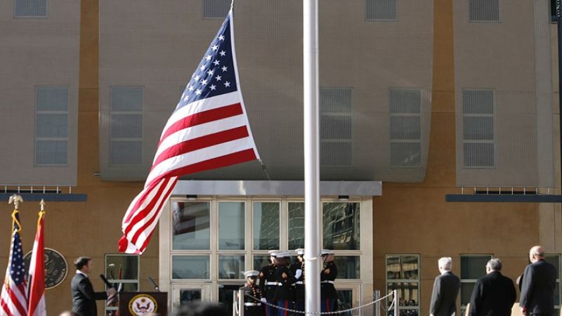 ما وراء إغلاق السفارة الأميركية في العراق؟