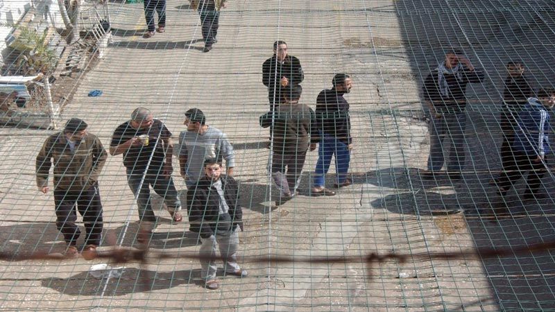 الأسرى الفلسطينيون يُضربون عن الطعام احتجاجًا على رفض الاحتلال تحقيق مطالبهم