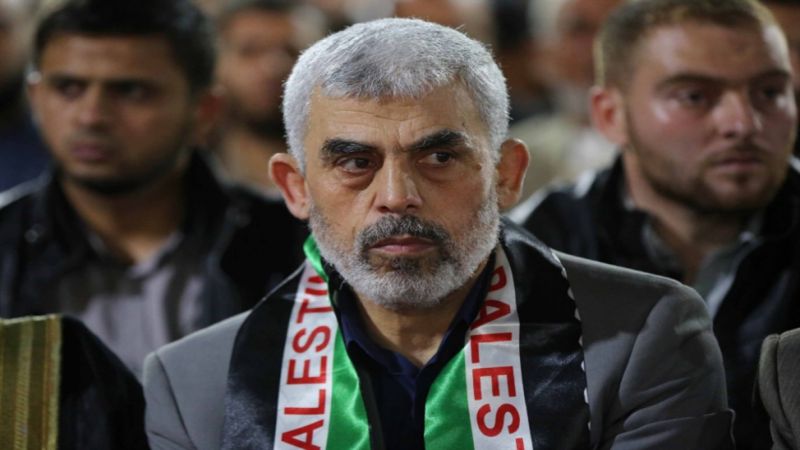 السنوار: قيادة حماس ستبقى في قلب كلّ موقف فلسطيني يُقاوم خطط ومؤامرات الضمّ والتطبيع