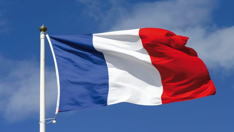 فرنسا تسجل انخفاضا ملموسا في إصابات كورونا