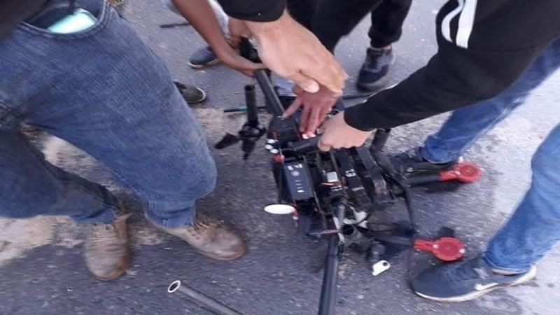فيديو .. فلسطينيون يُسقطون طائرة مسيّرة قمعت مسيرة "كفر قدوم"