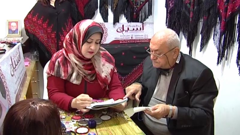عائلة غزاوية تتحدّى الحصار بمنتجات ترمز للقضية الفلسطينية