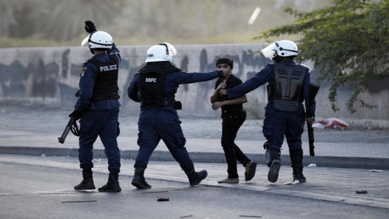 قبيل الذكرى العاشرة لثورة البحرين.. السلطات تشن حملة اعتقالات طالت فتية 