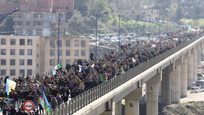 الجزائر: إنطلاق مسيرة إحتجاجية حاشدة بذكرى "الحراك"
