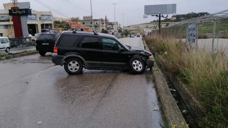 حادث سير جراء تسرب مازوت على طريق المصيلح - النبطية