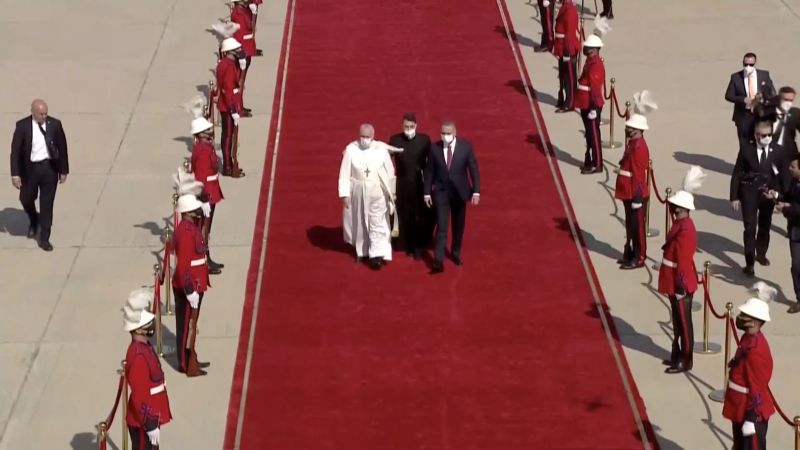  بابا الفاتيكان يتوجه الى قصر السلام الرئاسي في بغداد لحضور مراسم استقباله الرسمية