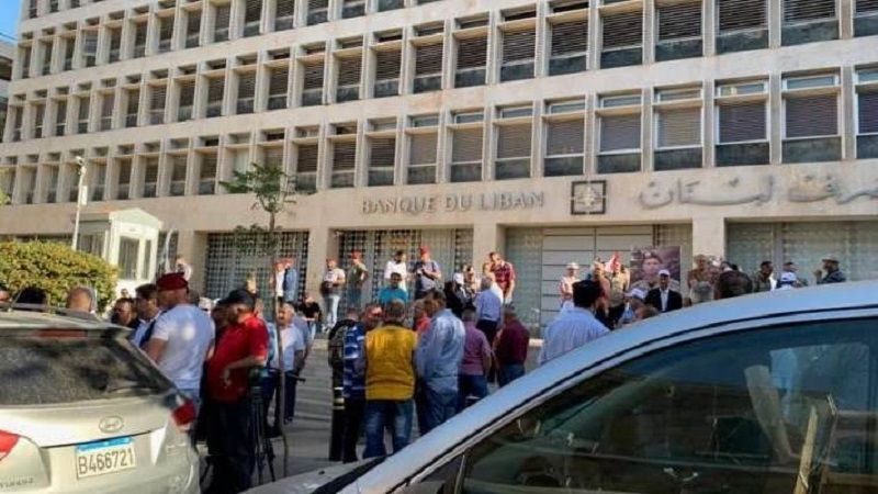 أهالي الطلاب اللبنانيين في الخارج: لا مصارف ما لم ينفذ القانون 193