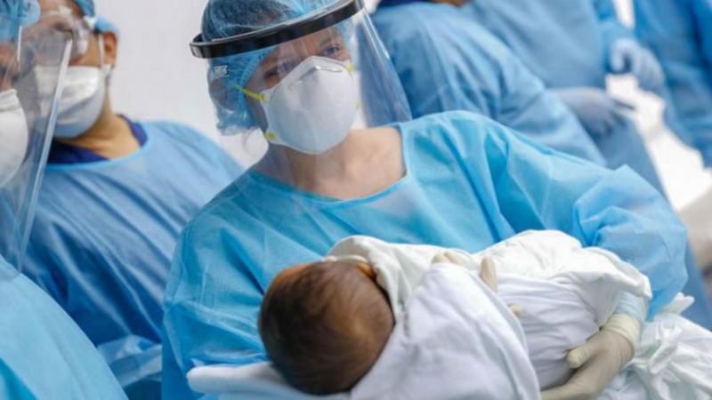 ولادة أوّل طفل يحمل أجسامًا مضادة لـ"كورونا"