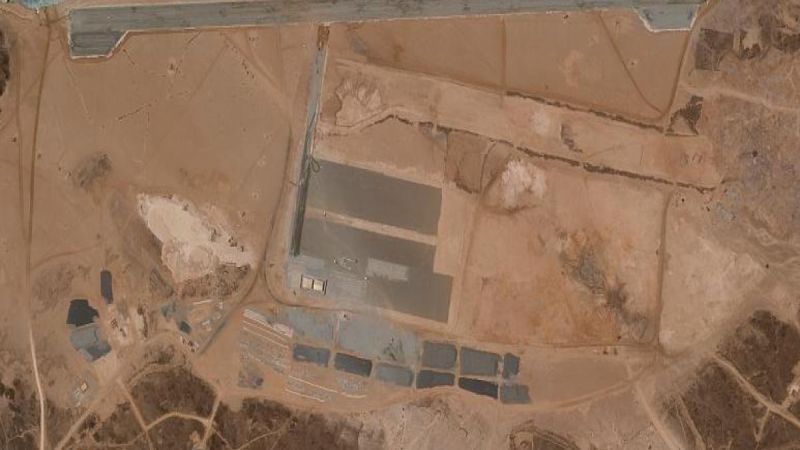 "أسوشيتد برس": الإمارات تبني قاعدة جوية على جزيرة يمنية