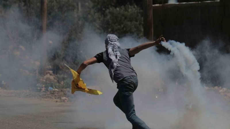 جرحى بمواجهات بين الفلسطينيين وقوات الإحتلال في قلقيلية ونابلس
