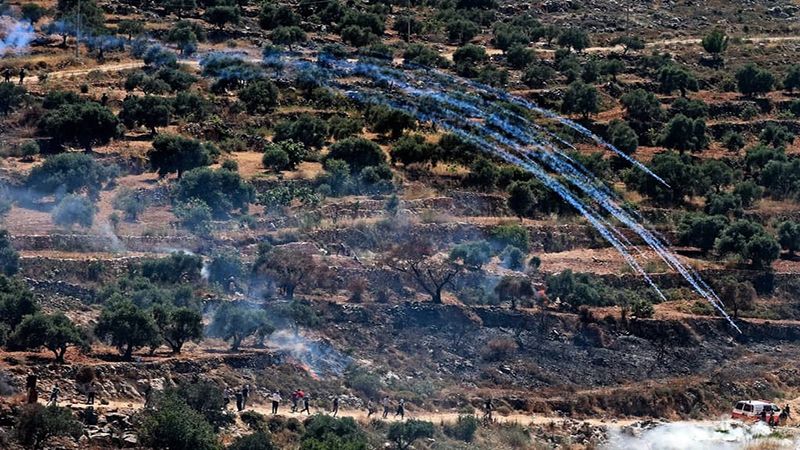 فلسطين المحتلة: اندلاع مواجهات مع وقوات الإحتلال بمنطقة جبل صبيح في بلدة بيتا جنوبي نابلس