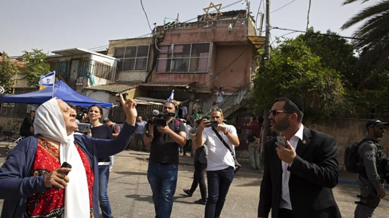 بالفيديو: جانب من المواجهات بين الشبان الفلسطينيين وقوات الاحتلال في حي الشيح جراح بالقدس المحتلة