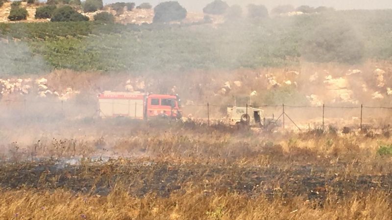 لبنان: حريق قرب السياج التقني يمتد إلى عمق الأراضي المحتلة مقابل بلدة ميس الجبل