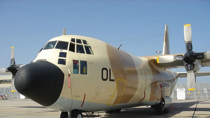 استعدادًا لمناورات مشتركة.. هبوط طائرة عسكرية مغربية في قاعدة جوية "اسرائيلية"