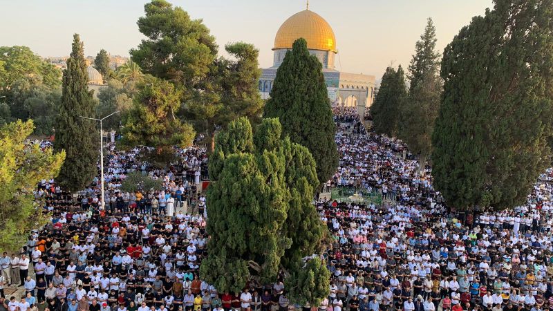 صلاة عيد الأضحى من باحات المسجد الأقصى المبارك صباح اليوم.. بالصور