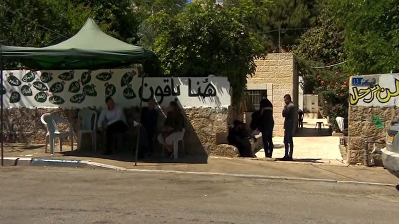 فلسطين المحتلة: الاحتلال يُمهل أهالي الشيخ جراح بالقدس حتى الواحدة ظهرًا لهدم خيمة التضامن المقامة في الحي