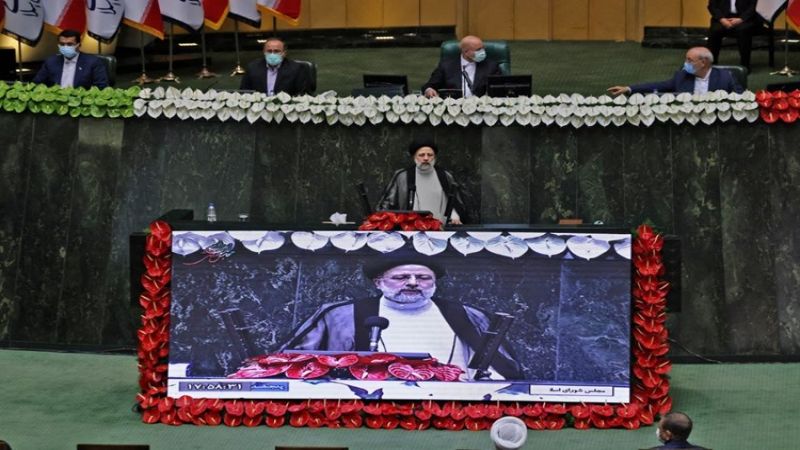السيد رئيسي أدى القسم الرئاسي: لرفع العقوبات عن إيران.. ومشكلة المنطقة بالتدخل الأجنبي