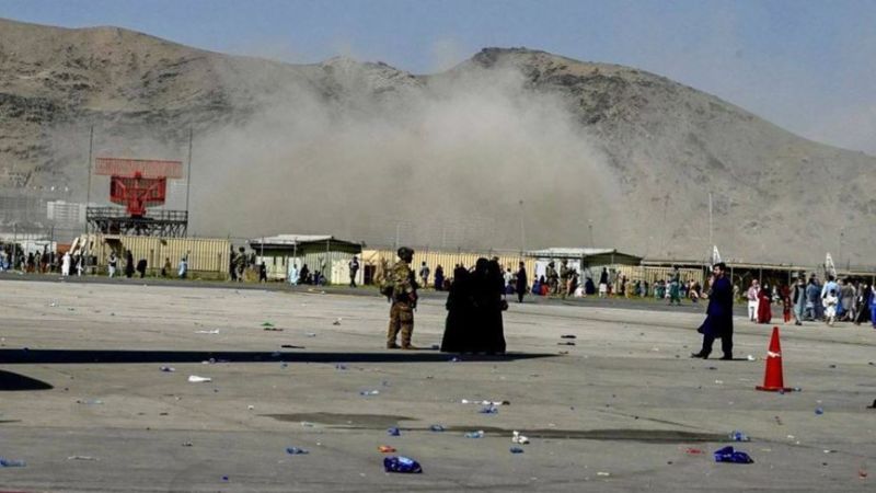 قتلى وجرحى بينهم جنود أمريكيون جراء تفجيرين في محيط مطار كابل 