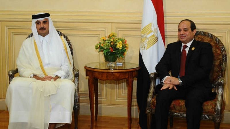 الرئيس المصري وأمير قطر يتفقان على أهمية تعزيز العلاقات