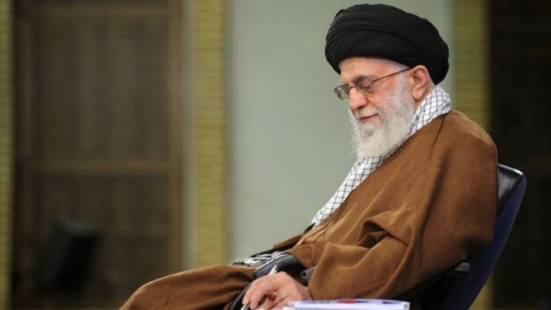 الإمام الخامنئي يدعو الجيش الإيراني للمحافظة على قدراته