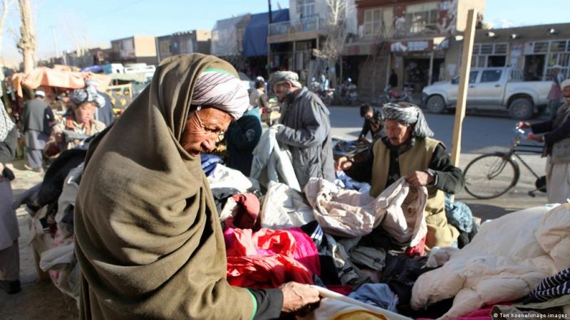 "طالبان" تهب أراضي "الهزارة" لعائلات انتحارييها