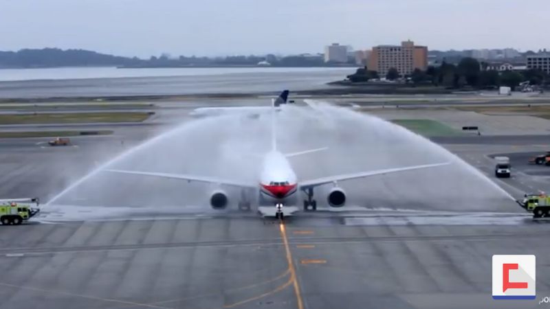 ماذا تعرفون عن قوس الماء عند استقبال الطائرات؟