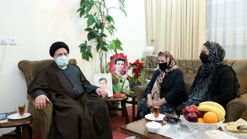 بذكرى الميلاد.. الرئيس الإيراني يزور عائلة أحد الشهداء المسيحيين