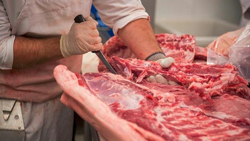 نقيب تجار اللحوم: الاستيراد سيتوقف في حال عدم تجاوب مصرف لبنان