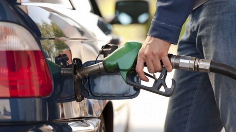 هل ستصبح تعبئة البنزين بالدولار؟!