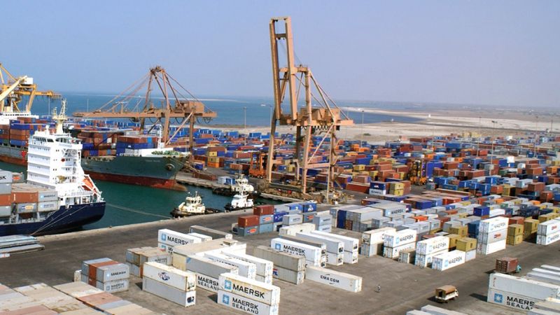 النفط اليمنية تعلن عن انتهاء أزمة البنزين بعد وصول 3 سفن إلى ميناء الحديدة