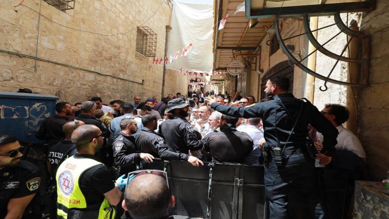 الفصائل الفلسطينية تدين ممارسات الاحتلال في كنيسة القيامة وتدعو إلى الوحدة