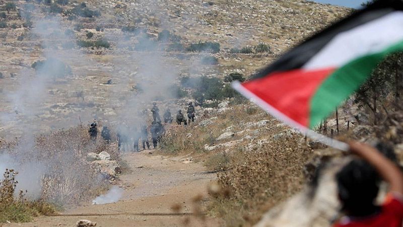 اصابة عشرات الفلسطينيين جراء قمع الاحتلال مسيرات مناهضة للاستيطان بالضفة