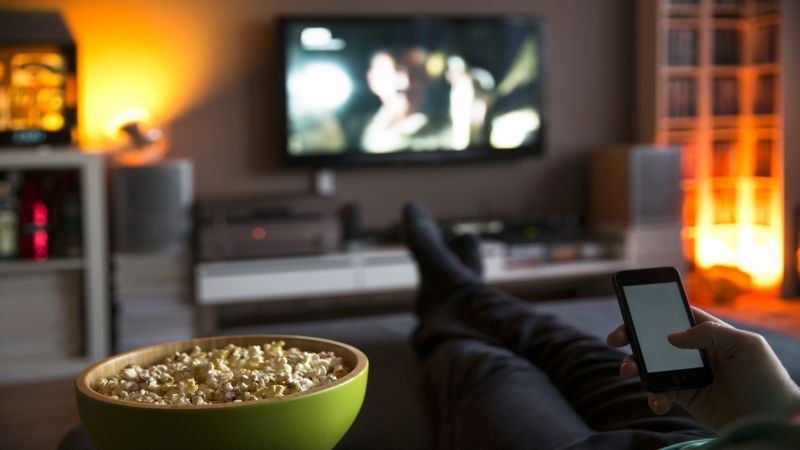 ما هي أبرز المخاطر الصحية الناجمة عن مشاهدة التلفاز لساعات طويلة؟