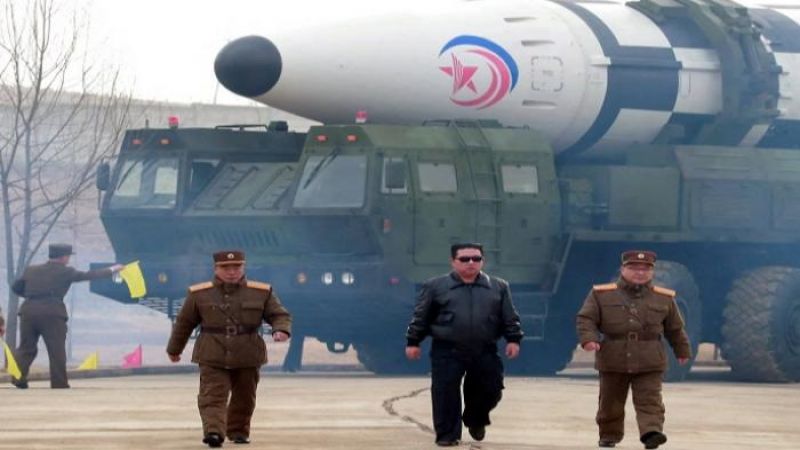 ردًا على زيارة بايدن.. كوريا الشمالية تطلق ثلاثة صواريخ