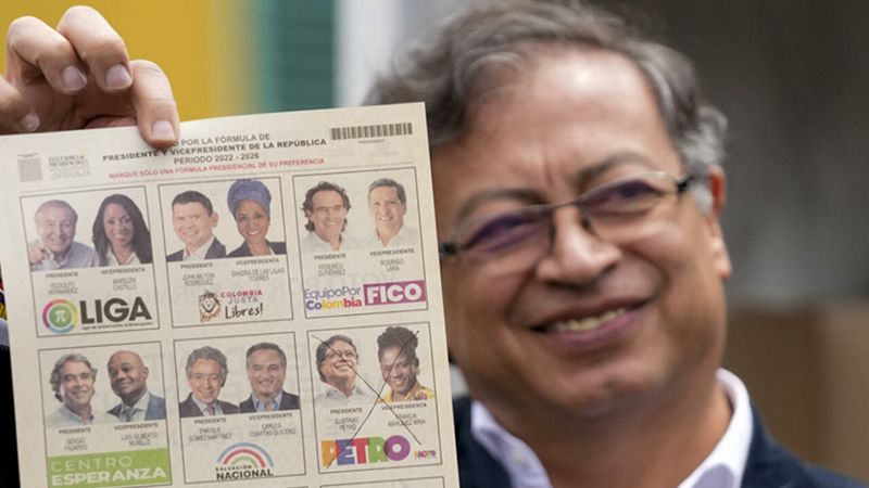 كولومبيا.. اليساري غوستافو بيترو يتصدر الجولة الأولى من الانتخابات الرئاسية