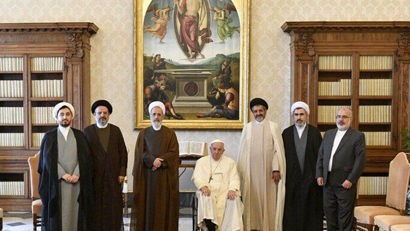 بابا الفاتيكان يُشيد بشجاعة طهران في القضایا العالمية