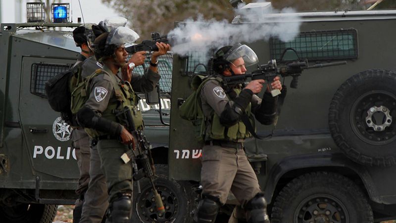 فلسطين المحتلة: 9 اصابات بالرصاص المطاطي وعدد من حالات الاختناق بمواجهات كفر قدوم شرق قلقيلية