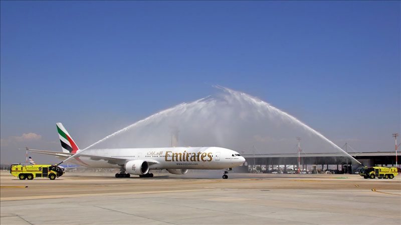 طيران الإمارات يهبط بأول رحلة في مطار 