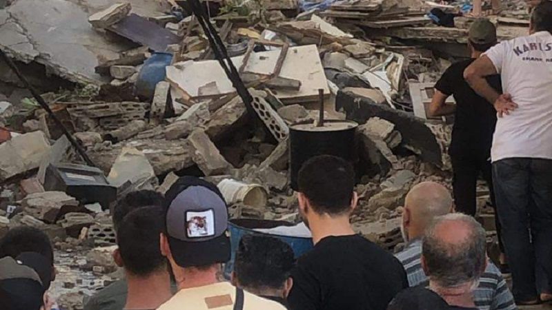 لبنان: انتشال مسنة من تحت الركام في حادثة انهيار مبنى ضهر المغر ونقلها الى المستشفى