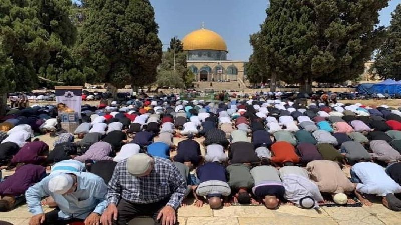رغم إجراءات الاحتلال المشددة.. خمسون ألفًا أدّوا صلاة الجمعة في المسجد الأقصى