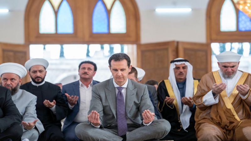 بالصور.. الرئيس الأسد يؤدي صلاة عيد الأضحى بمدينة حلب