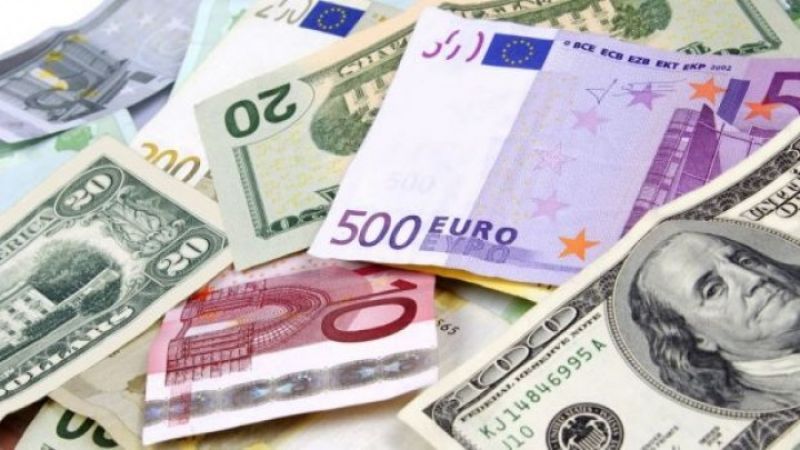 اليورو يعادل الدولار لأول مرة منذ نحو 20 عامًا